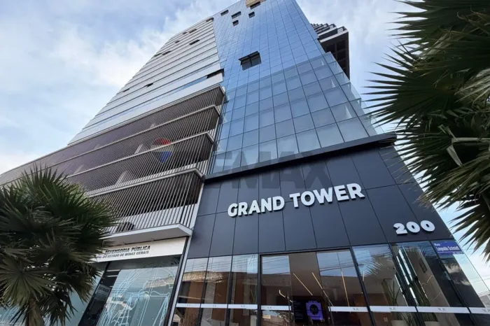 Sala comercial no Centro de Juiz de Fora com garagem