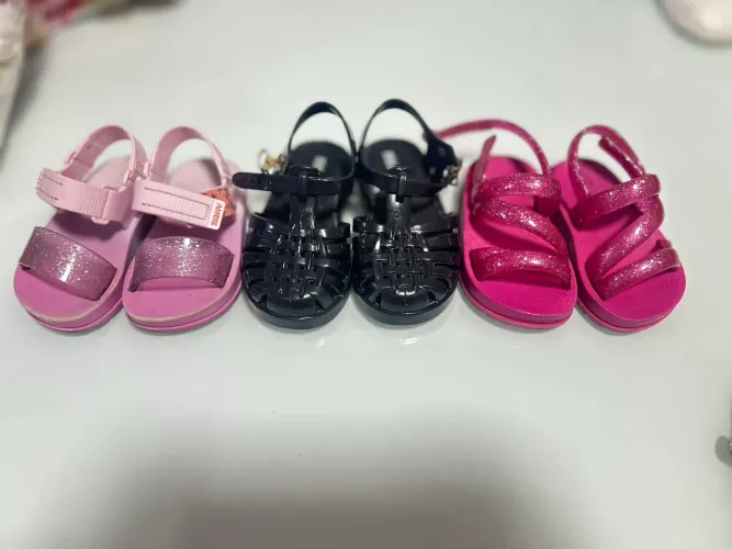 Desapego Sandália da zaxy e melissa infantil
