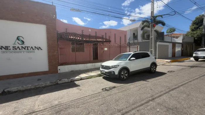 Aluga-se casa grande com área gourmet e piscina no centro de Petrolina