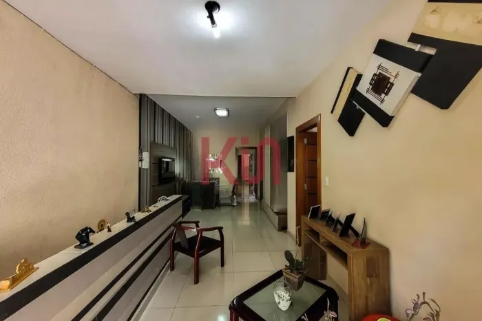Casa à venda em São Paulo-SP, no Cambuci: 3 quartos, 1 suíte, 1 sala, 4 banheiros, 2 vagas