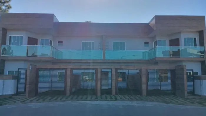 VENDE-SE CASAS COM 3 E 4 DORMITÓRIAS, COZINHA, SALA, LAVANDERIA, CHURRASQUEIRA E GARAGE
