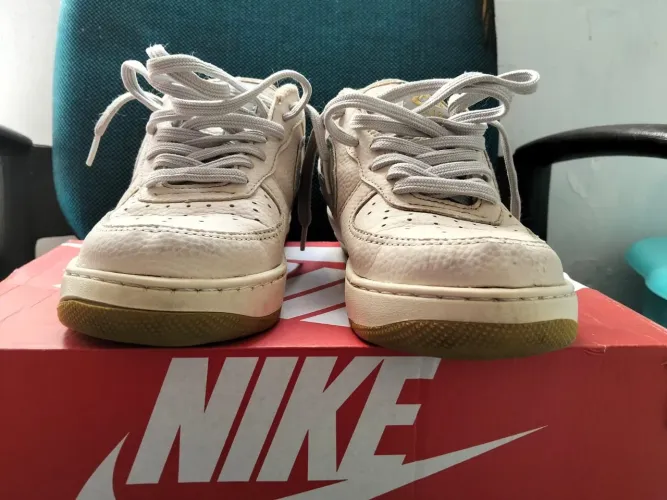 37 Nike