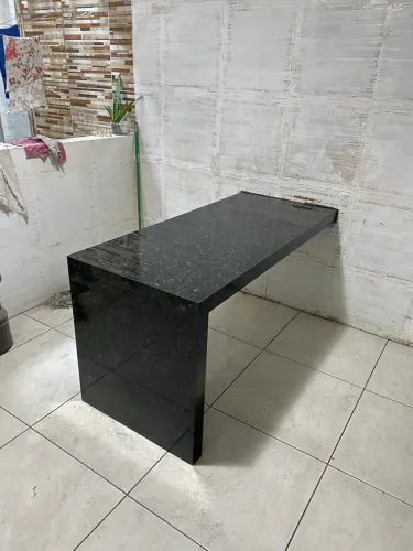 Mesa de mármore granito