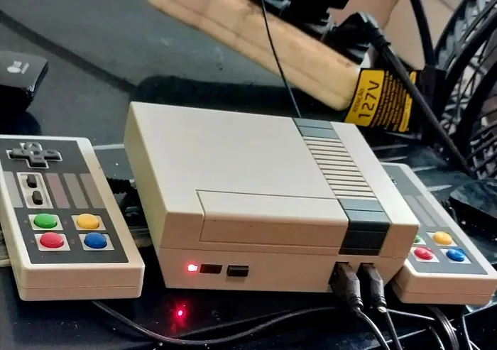 Vídeo Game retro com vários jogos antigos