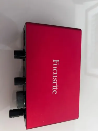 Interface De Áudio Focusrite Scarlett Solo 4th Gen Vermelho
