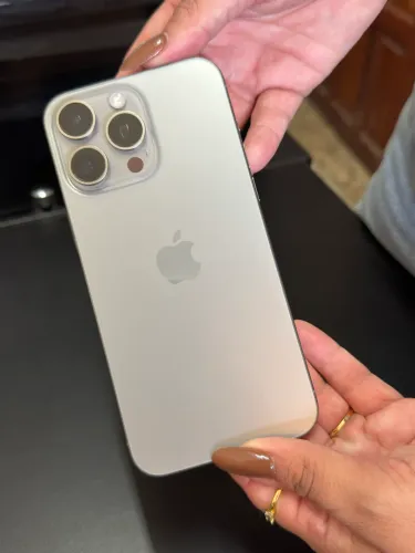 iPhone 15 pro Max 256gb cor titanium natural