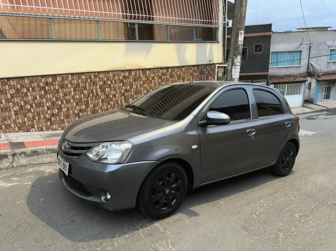 Toyota Etios X 1.3 Flex 16V 5P Mec. 2014