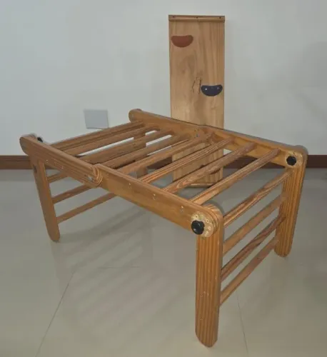 Triângulo Pikler Articulado + Rampa de Escalada 2 em 1 - Bêbrinquê (EXCELENTE ESTADO)