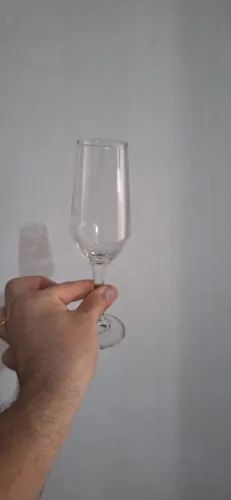Taças e copos de vidro