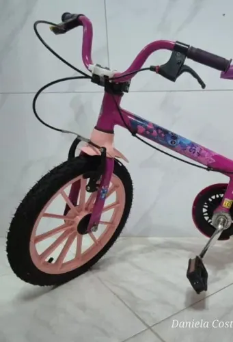 VENDO BICICLETA SEMI NOVA MENINA