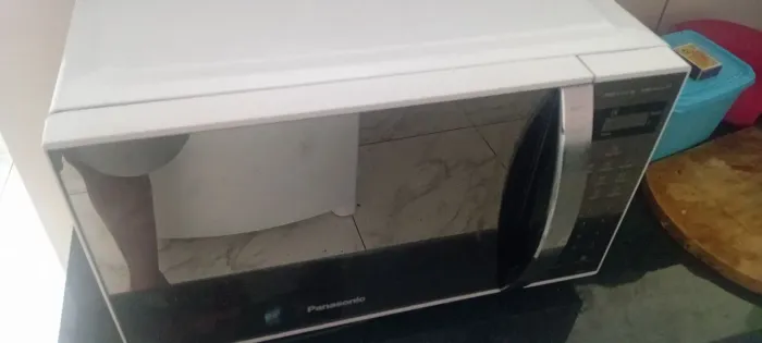 Micro-ondas Panasonic muito bom