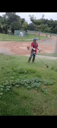 Roçador e jardineiro