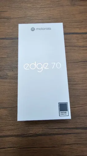 Motorola Edge 70 5G - 256GB, Ultrafino, 50MP, Amoled 120hz, Cinza - Novo/Lacrado