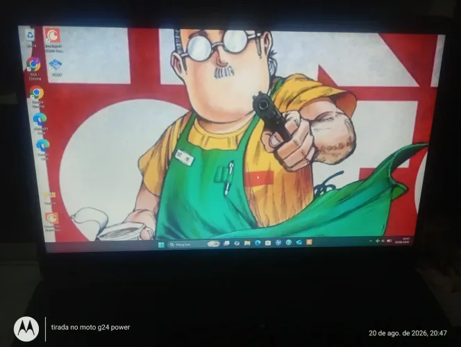 Vendo notebook HP 256G 8RAM semi novo bem pouco uso a bateria está em perfeito estado 