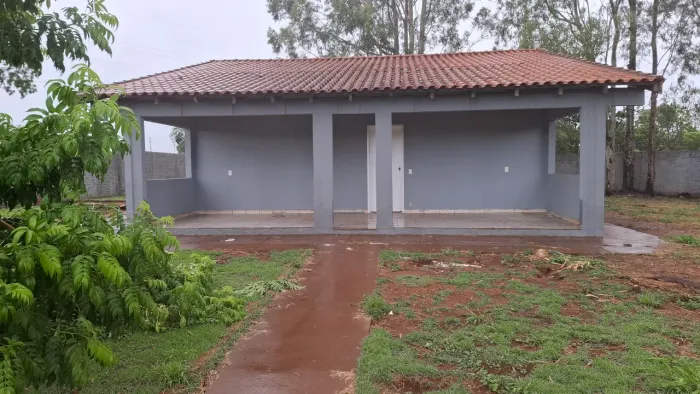 Casa em Chácara Td Murada e Cerca Elétrica e dentro da cidade. (INCLUSO: AGUA, LUZ, IPTU))