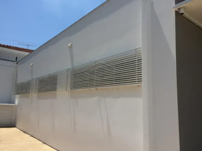 EXCELENTE IMÓVEL COM 200M² CONTA COM 5 SALAS CLIMATIZADAS - IDEAL PARA CLINICAS