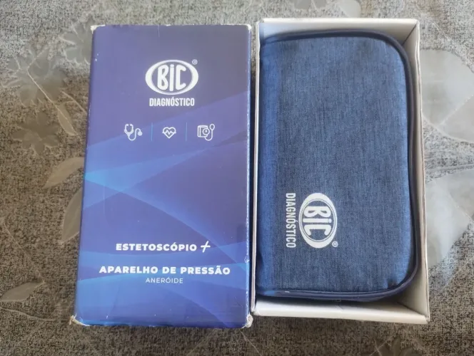 Vendo estetoscópio e esfigmomanômetro 