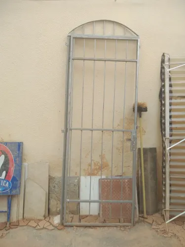 Portão de Ferro com grade
