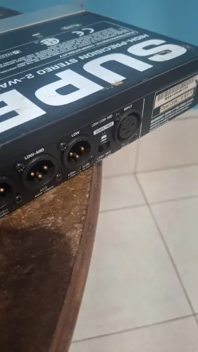 Crossover super- pro cx3400 em ótimo estado e pouco temo de uso mais de 6 ano guardado.