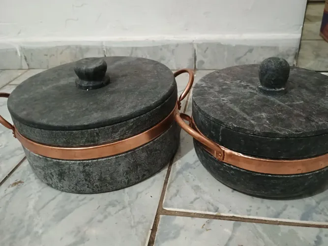 Panelas de pedra sabão