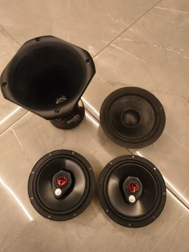 2 triaxial Bomber 6" + grave gradiente 6" + 1 corneta xplosound D250X