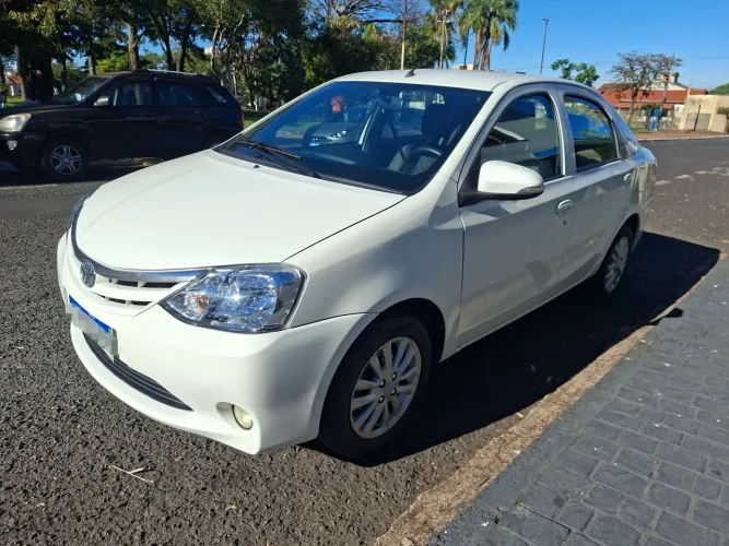 Toyota Etios XLS Sedan 1.5 Flex 16V 4P Mec. 2015