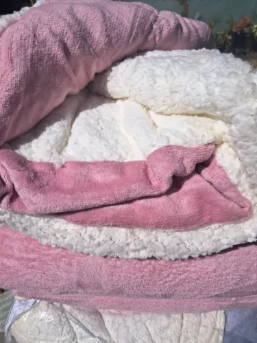Cobredron quenn com sherpa confortáveis