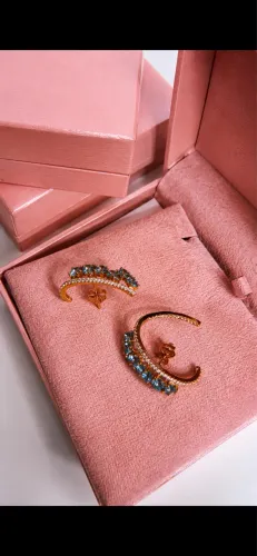 Brinco Ear cuff com pedras de zircônia turquesa 