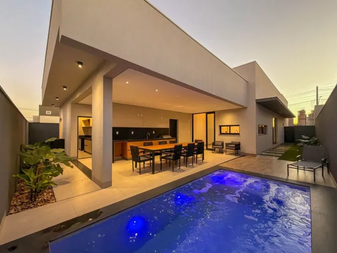 Casa à venda no Condomínio Golden Village em Uberlândia