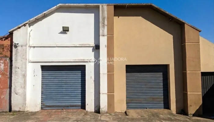 ÓTIMA LOCALIZAÇÃO - CASA EM TERRENO COMERCIAL