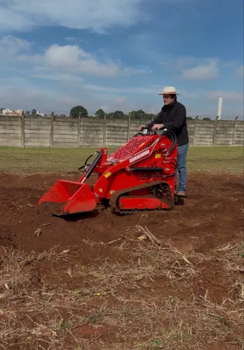 Aluguel Mini Carregadeira 220kg