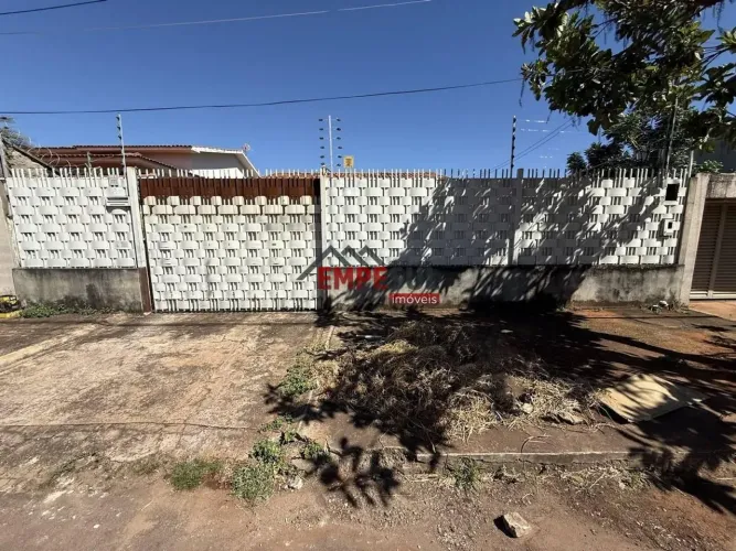 Casa com 2/4 para locação na Quadra ARNE 13 (108 Norte), Palmas, TO