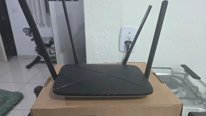 Roteador AC1200 Dual-Band Mercusys AC12G 300Mbps - 4 Antenas Gigabit