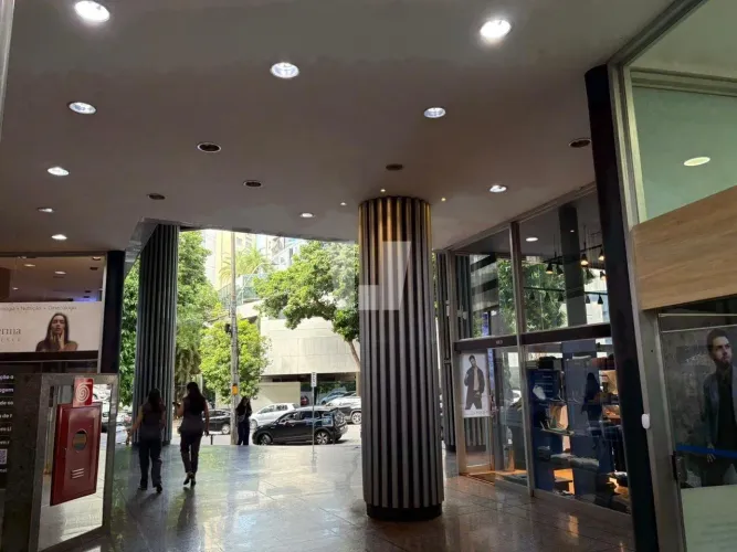 Sala Comercial, Local Privilegiado