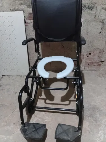 Cadeira de banho ortomix standard Plus,seminovo com apenas 3 meses de uso tudo funcionando