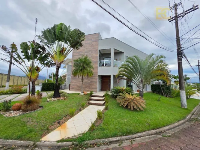 Sobrado em Condominio com Piscina à venda- Condomínio Residencial Três Marias - Peruíbe/SP