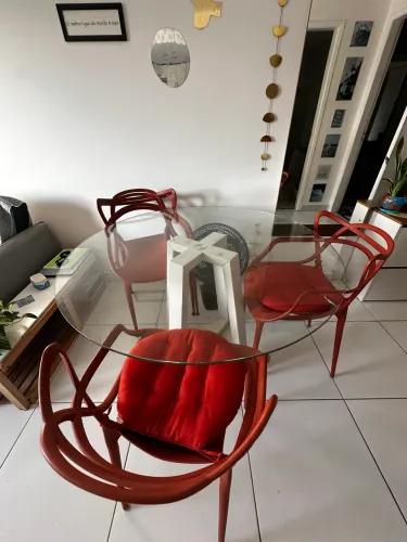 MESA REDONDA COM TAMPO DE VIDRO