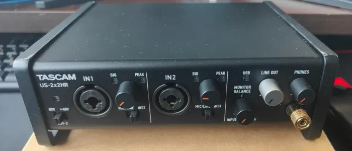 Interface De Áudio Tascam Us-2x2hr