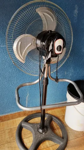 Ventilador semi novo