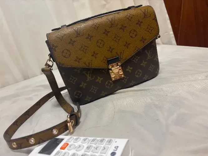 Louis Vuitton. Bolsa de luxo desapego 