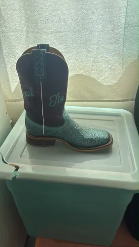 A imagem mostra uma bota feminina Tin Haul Ladies Boots - Under The Sea With Mermaid Sole