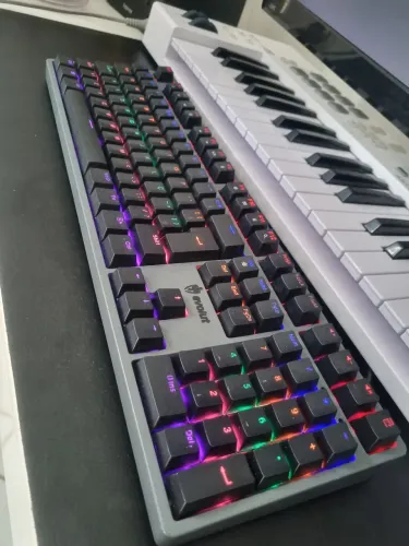 Teclado mecânico RGB