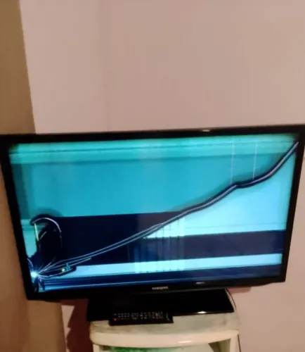 Vendo tv 32 polegadas para tirar peças.
