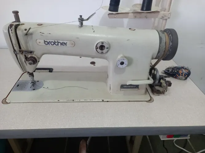 Maquina reta industrial