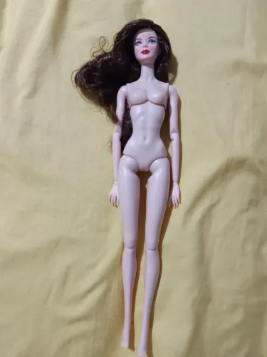 Boneca tipo Barbie com rosto lindo, importada