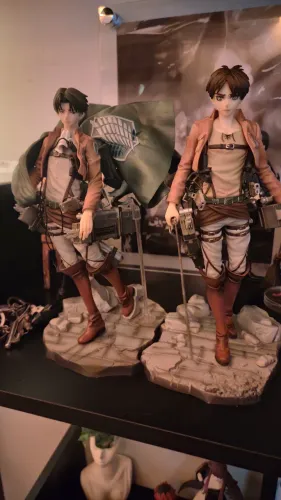 Eren Yeager e Leví Ackerman Attack on Titan Action Figure Hobbymax