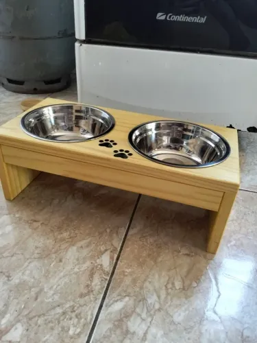 comedouro de cachorro