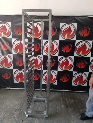Carrinho 44x54,5x1,82 todo no aço inox usado estado de novo rodízio funcionando