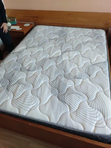 Cama e colchão de casal 1,88x1,38