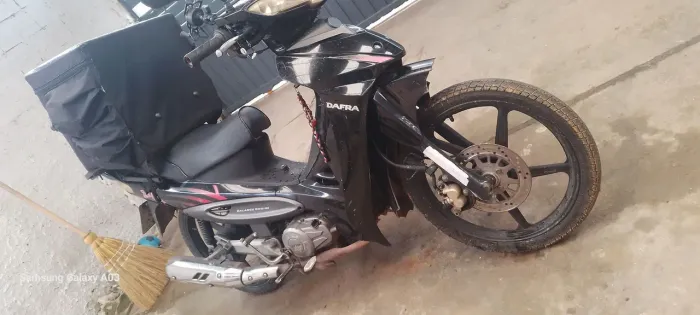 Moto dafra zig+ 3 mil completinha acompanha baú moto para sair do busao muito econômica